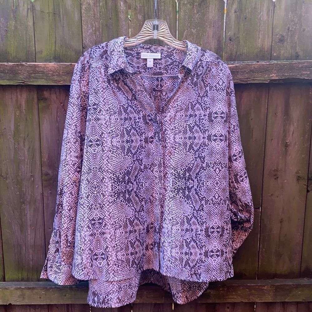 Dana Buchman snake skin print button down shirt sz. XL